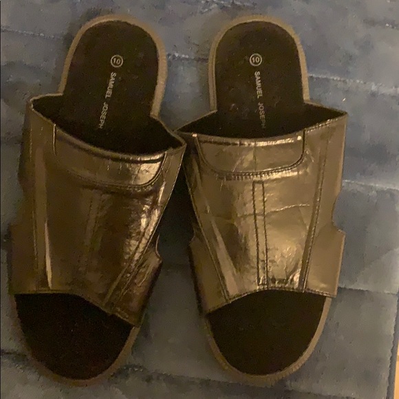 Samuel Joseph Black faux leather slides👣🕶🏖 - Picture 1 of 4